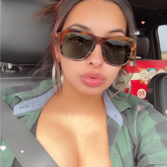 Meet your Posher, Samanntha - Picture 5 of 6